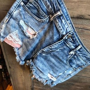 Shortie AE shorts with Peaking coral pockets